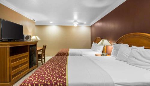 Queen Room with Two Queen Beds - Non-Smoking