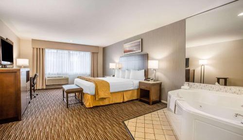 King Suite with Spa Bath - Non-Smoking
