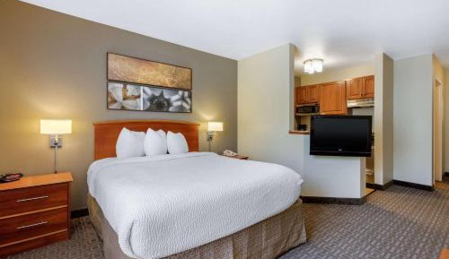 Queen Room with Sofa Bed - Non-Smoking