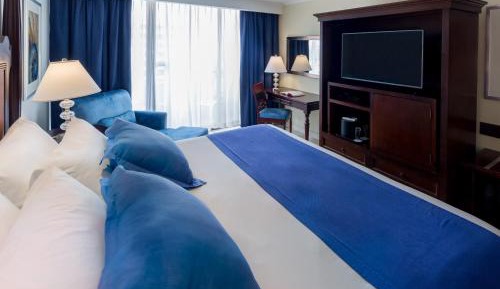 Royal Level Luxury Lateral Ocean View Room