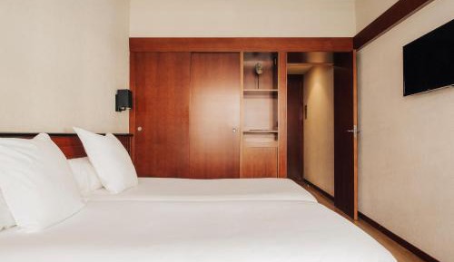 Double or Twin Room (1-2 Adults)