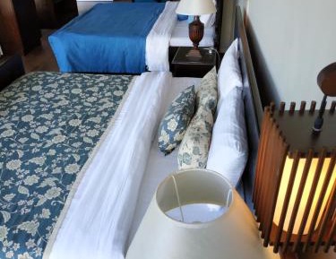 Deluxe Family Suite with Mountain View