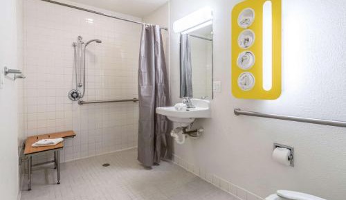 Queen Room - Non-Smoking