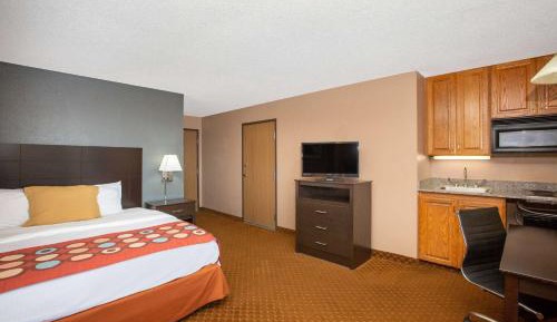 Deluxe King Room - Non-Smoking