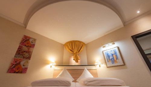 Family Room (2 Adults + 2 Children)