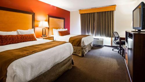 Queen Room with Two Queen Beds - Non-Smoking