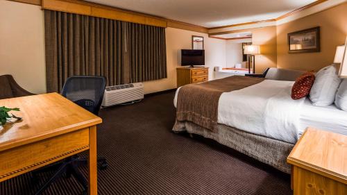 Deluxe King Room with Sofa Bed - Non-Smoking