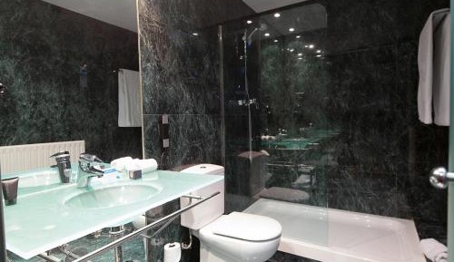 Double or Twin Room (1-2 Adults)