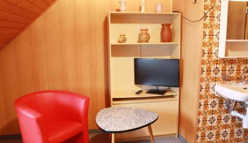 Single Room with Shared Shower and Toilet