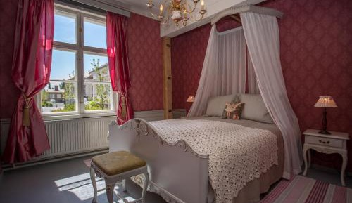 Queen Room with View