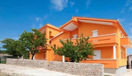 Apartment with Pool View 