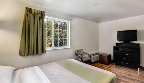 Queen Room - Non-Smoking