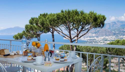 Studio with Balcony and Sea View (2 Adults)