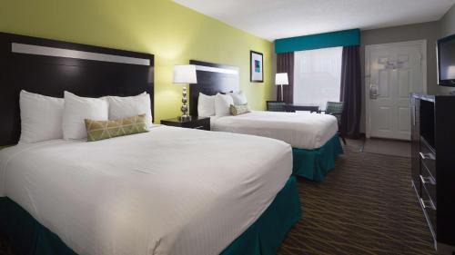 Queen Room with Two Queen Beds - Smoking