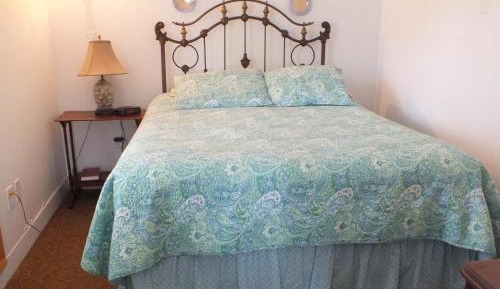 Queen Suite - Non-Smoking