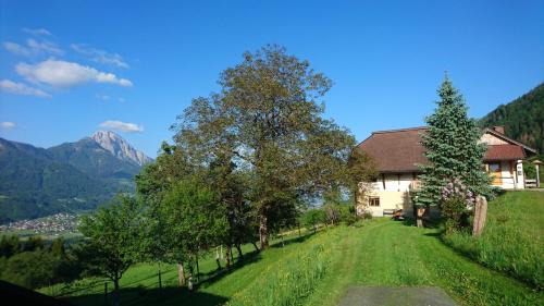 Apartment with Mountain View
