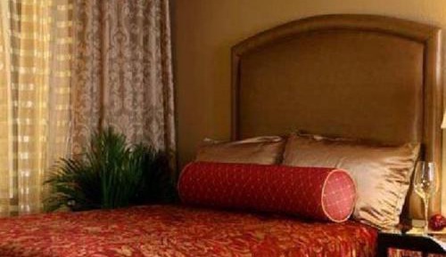 One-Bedroom King Suite