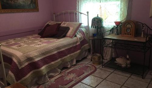 Victorian Room with full-size Bed