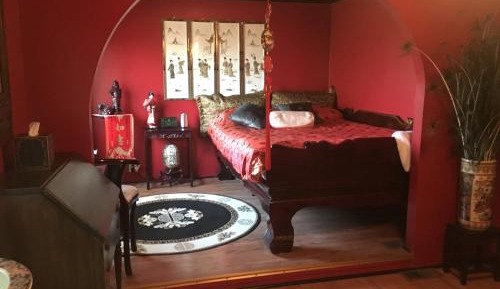 Deluxe Queen Room with Bath