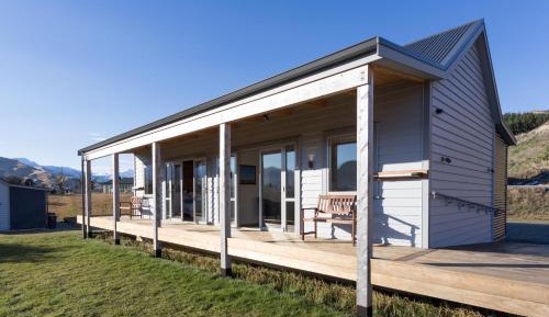 Cottage with Mountain View