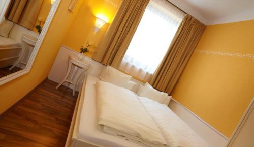 Two-Bedroom Apartment (4 Adults)