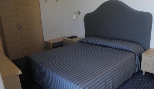 Double or Twin Room with Partial Sea View