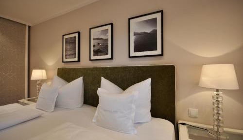 Suite with Mountain View