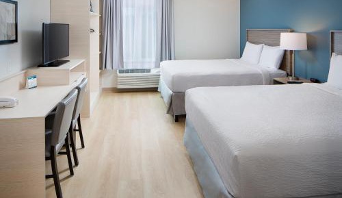 Queen Room with Two Queen Beds - Accessible/Non-Smoking 