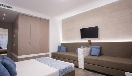 Deluxe Quadruple Room