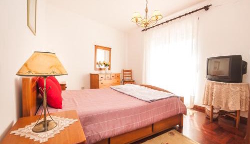 Basic Triple Room with Shared Bathroom