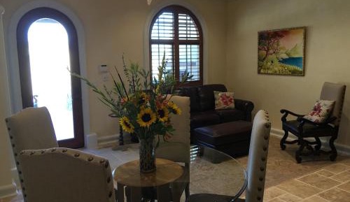 Deluxe Queen Suite