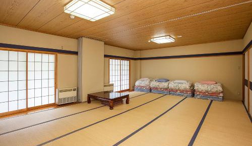 Group Room with Shared Bathroom - Non-Smoking