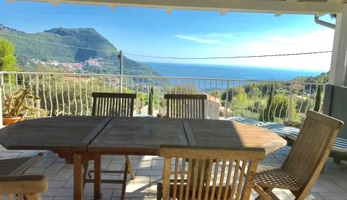 Apartment with Garden View