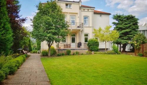 Villa with Garden View