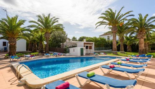 Apartment with Pool View 
