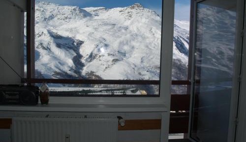Apartment with Mountain View