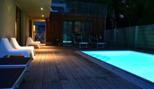 Deluxe Apartment with separate bedroom, terrace, direct access to the pool