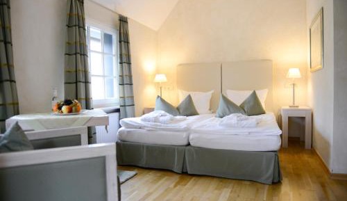 Deluxe Double Room with Shower