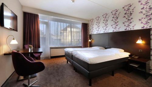 Standaard kamer met 2 aparte bedden – voorzijde hotel