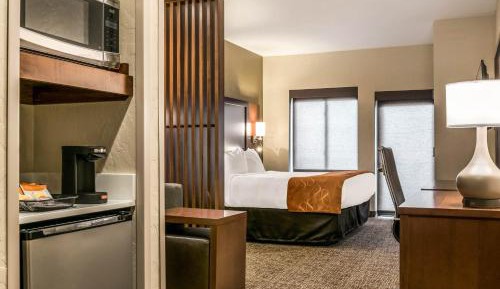 King Suite - Accessible/Non Smoking