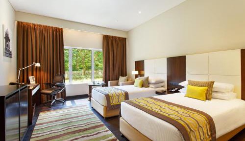 Executive Twin Room with Balcony 