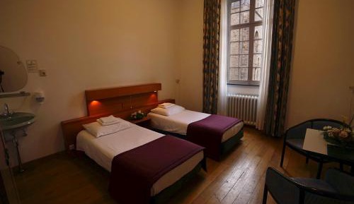 Economy Twin Room with Shared Bathroom