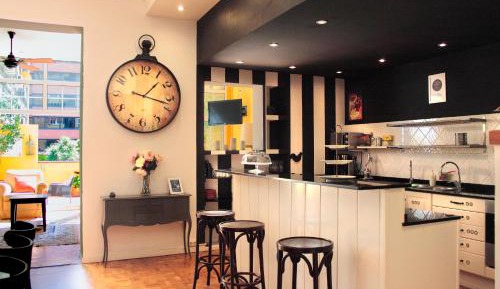 Four-Bedroom Apartment with Terrace