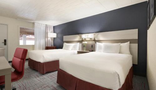 Deluxe Double Room with Two Double Beds and Pool View - Non-Smoking