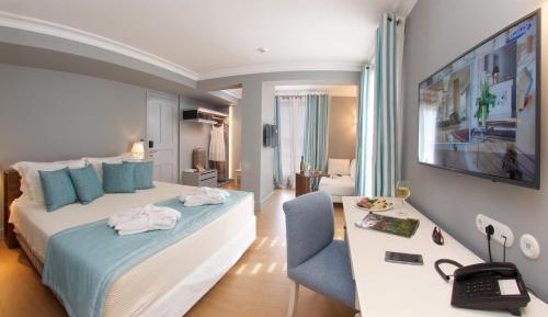 Master Suite with Outdoor Hot Tub and Panoramic Sea View