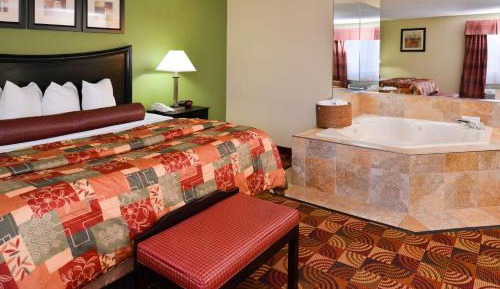 King Suite with Balcony - Non-Smoking
