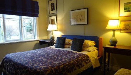 Deluxe Queen Room