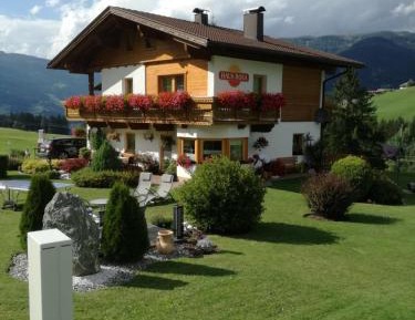 Apartment with Mountain View