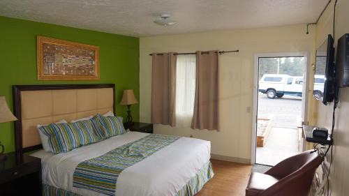 Deluxe King Suite