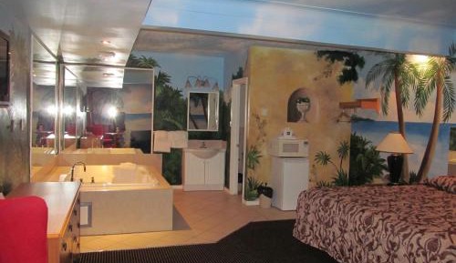 King Room with Hot Tub - Non-Smoking